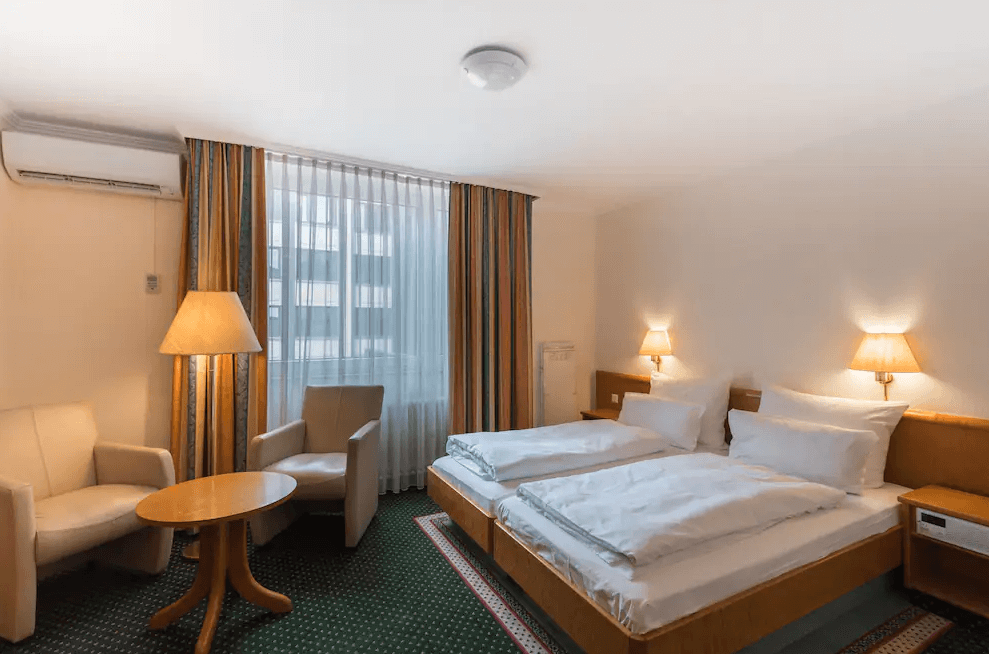 Classic Duo — Hotel Belmont Classic