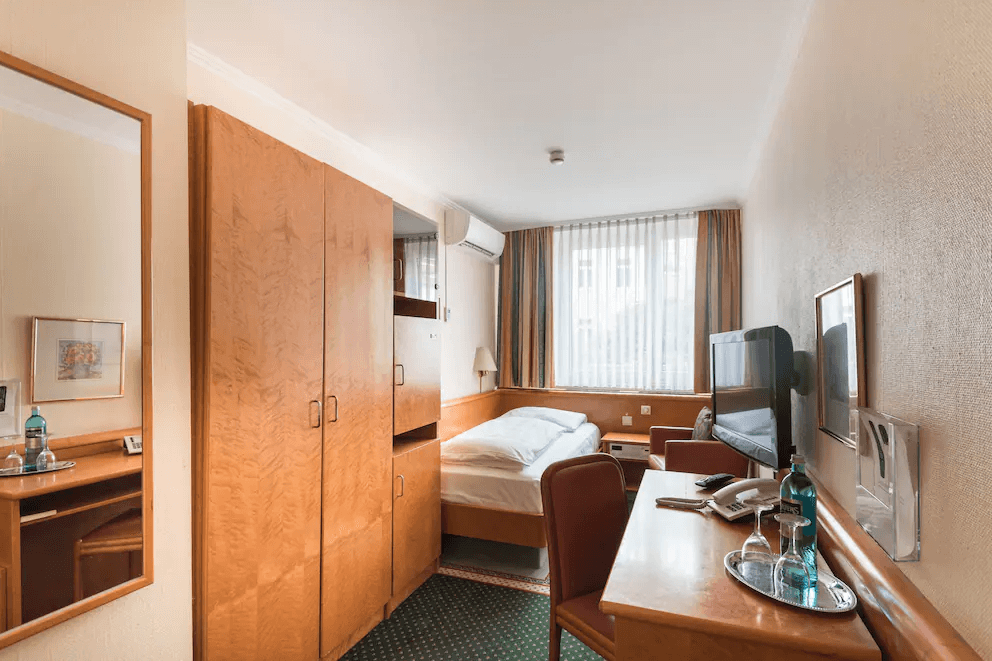 Classic Solo — Hotel Belmont Classic